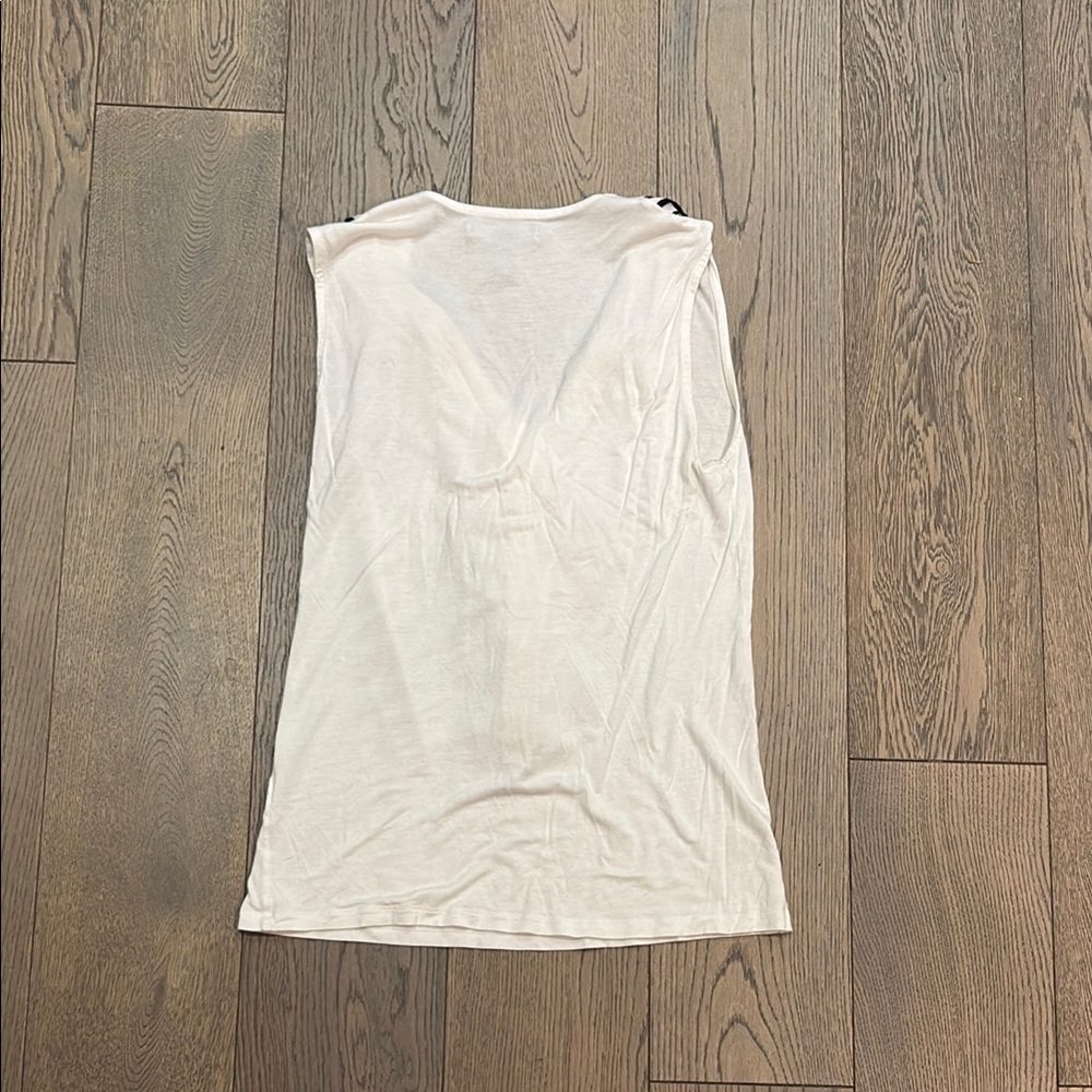 Elegant White Sleeveless Top with Black Trim - Picture 3 of 3